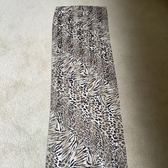 Jaclyn Smith Animal Print Rectangular Scarf - Picture 11 of 13